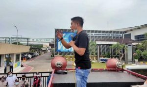 FSPMI Bekasi Aksi Solidatitas, Tuntut Pekerjakan Kembali Ampi Fatkhudin