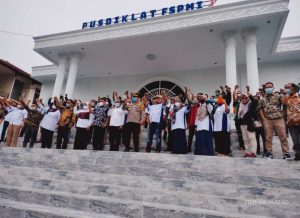 Menaker Ida Fauziyah Resmikan Pusdiklat FSPMI di Cisarua Bogor
