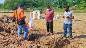 Said Iqbal Beri Penghormatan Terakhir, Bendera FSPMI Berkibar Diatas Pusara Srikandi Buruh Anita Iyem