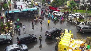 Bus DAMRI VS Truk Jagung Tabrakan Parah di Medan, Sebabkan Kemacetan Panjang, Ini Poto Kejadiannya