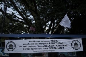 Buruh, Pengusaha Resto – Pariwisata hingga PKL Kibarkan Bendera Putih, PPKM Apakah Masih Lanjut ??