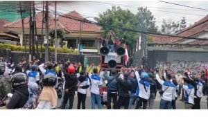 Ratusan Buruh FSPMI Geruduk Kantor UPTD Pengawas Ketenagakerjaan Bandung, Tuntut Penegakan Hukum Kepada Dua Perusahaan Ini