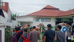 Massa Solidaritas FSPMI Palas Datangi Lagi Kejari Palas dan PN Sibuhuan, Tuntut Bebaskan Aktivis Buruh Maulana Syafi’i