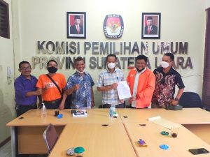 Gelar Silaturahmi, Partai Buruh Sumut Serahkan SK Kepengurusan ke Ketua KPU Sumut