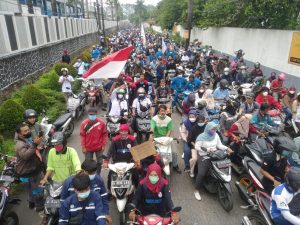 SK UMK 2022 Tak Sesuai Harapan, Buruh Banten Lumpuhkan Kawasan Industri Tangerang
