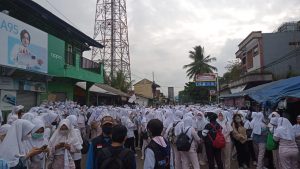 Kecewa Dengan Gubernur Banten, Buruh Tangerang Blokade Jalur Citra Raya