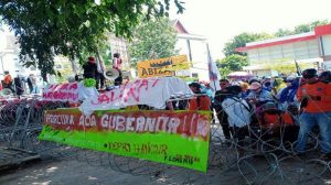 Puluhan Ribu Buruh di Batam Datangi Gedung Graha Kepri, Ketua Apindo: Jangan Ganggu Usaha.