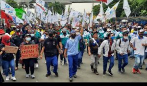 50 Ribu Buruh Tumpah Kejalan Kumpul di DPR Tolak Total Omnibus Law Undang-undang Cipta Kerja