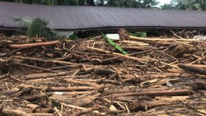 Terkini ! Malam Tahun Baru, Banjir Bandang di Palas Sumut, Kayu Ilegal Loging Turut Hancurkan Rumah Warga, Ini Foto Kejadiannya