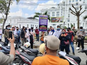 Aksi Serentak Nasional, Massa Buruh FSPMI Sumut Tuntut Gubsu Berani Merevisi UMP & UMK 2022