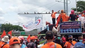 Said Iqbal Orasi di DPR: Miris, Kenaikan Upah Hanya Setengah Harga Toilet