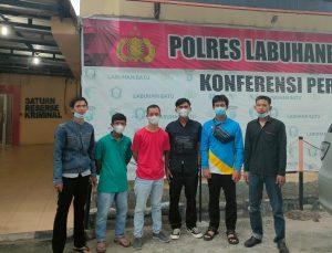 6 Orang korban Calo Karyawan PTPN III (Persero) Memberikan Keterangan di Polres Labuhanbatu.
