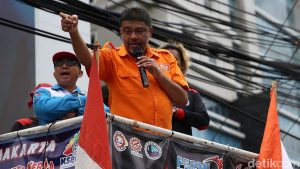 Buruh Geruduk Kantor Mendag Minta Minyak Goreng Turun ke Rp 11.000/Liter.