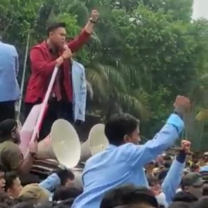 Aliansi Mahasiswa Riau Seruduk Kantor DPRD Provinsi Riau