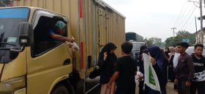 OSIM MTsN 2 Pelalawan Semarakkan Bulan Suci Ramadhan dengan Berbagi Takjil Gratis