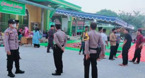 Iptu Legito selaku Kasubsektor Pelalawan beserta Personil Polsubsektor Pelalawan Hadir dalam kegiatan acara Safari Ramadhan