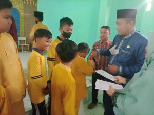 SDN 06 Pangkalan Kerinci, Gelar Berbuka Bersama dan Sekalian Berikan Santunan kepada Anak Yatim