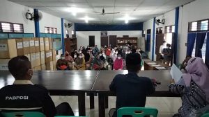 Masyarakat Desa Limau Manis Berbondong – bondong ke Kantor Desa di Limau Manis, Ada Apa ya.