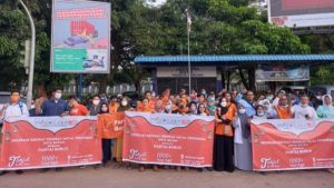 FSPMI Batam Bersama Partai Buruh Gelar Tajil On The Road di Simpang Panbil