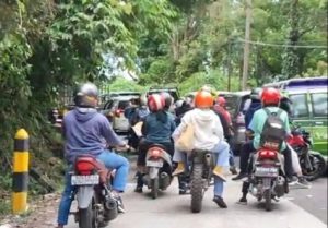 Ibu-ibu, Bapak-bapak Siapa Yang Punya Anak, Jangan ke Berastagi Kemacetan Panjang Hingga Habiskan Waktu 5 Jam.