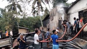 Rumah dan Gudang Terbakar, Ternyata Milik Orang Nomor Satu di Desa Tanoh Alas.