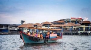Resto Apung Buka Wahana Baru Perahu Wisata