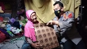 Kapolresta Deli Serdang Datangi Rumah Nek Jannah di Gang Saudara, Warga: Perdana.. Kapolresta datang ke gang kami ini.