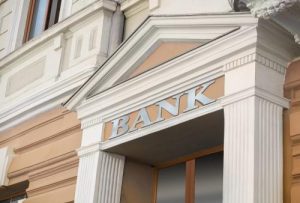 Kantor Cabang Bank Banyak Tutup, Waspada PHK Massal!