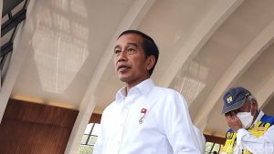 Luhut: BBM Naik Minggu Depan, Jokowi: Harus Hati-hati