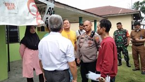 Aksi Warga Boikot Mobil Perusahaan PT. Incofood Sampai ada Titik Temu, Kapolsek Tanjung Morawa Sambut Hangat Mediasi Kedua Belah Pihak.