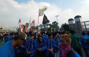 Menuntut Tanggung Jawab DPR Dan Mendesak Pemerintah Turunkan Harga BBM