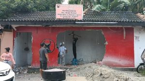 Berdiri di Atas Parit Medan, Kantor PDIP dan Golkar Dibongkar Bobby!