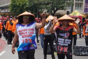 Ekonom Nilai Pengusaha Bisa Untung Jika Naikkan Upah Buruh di Atas Inflasi
