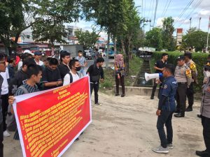 FKPMP-R dan IPM-KK Lakukan Demonstrasi didepan Kantor PT.Serikat Putra Anak Perusahaan Salim Ivomas Pratama