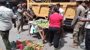 Pedagang Kaki Lima Tanjung Morawa.B Digusur Satpol PP, Aksi Tarik Menarik Pedagang Dengan Satpol PP pun Terjadi, Ini kata Sekcam Tanjung Morawa