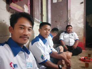 Kunjungan PUK FSPMI Asian Agri Group ke Kediaman Joko Anggota Serikat Istrinya Kecelakaan Kerja
