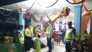 Personil Pos Pam II Bandar Pasir Mandoge Lakukan Pengamanan di Gereja HKBP Perkebunan Pulau Mandi