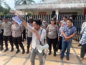Ketua Bawaslu Asahan Emosi saat di Demo GASAK