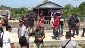 Ricuh Pemilik SPBU dan Warga Nelayan Pantai Labu atas Minyak Solar Pembagian yang tak Merata, Akhirnya ini yang Terjadi!