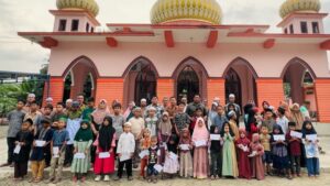 Terima IJT, Karyawan PTPN III Kebun Hapesong Beri Lansia dan Yatim Piatu Bantuan