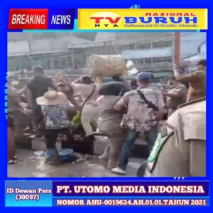 Ricuh! PKL Digusur Paksa Petugas Satpol PP di Medan