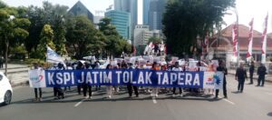 Aksi Massa FSPMI Jawa Timur Tolak UU TAPERA yang Dinilai Bebani Buruh