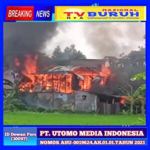 Dua Unit Rumah Dilalap Sijago Merah di Desa TMB, Kadus Dusun IV Turut Membantu Memadamkan Api Hingga Wajahnya Merah Menghitam, Tim Damkar Tiba Dilokasi