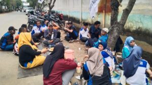DiPHK Sepihak, Buruh PT. Kobe Boga Utama Gelar Mogok Kerja di Depan Gerbang Perusahaan