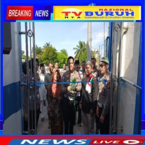 Wakili Kasatlantas Polres Bengkalis Iptu Alex Gunting Pita Sebagai Simbol Peresmian Mushola Al – Kalam Pokok Jengkol