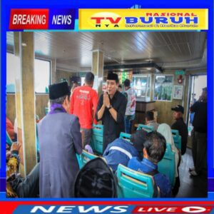 Kaget Warga Ketemu Cawagub Hasan Basri Sagala di Dalam Kapal Menuju Samosir