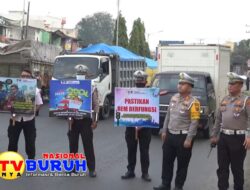 Kasatlantas Deli Serdang AKP Johan Kurniawan Didampingi Kanit Turjagwali Iptu SL Naibaho, Sosialisai Operasi Keselamatan Toba di Simpang Pintu Tol Tanjung Morawa