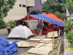 Mogok Kerja Karyawan Hotel Tunjungan : Tenda Perjuangan Dipindah ke Lokasi Strategis
