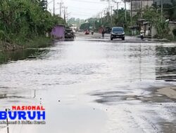 Diduga Tersumbat Pada Drainase, Jalan Lintas Pesisir Pelabuhan Baru di Genangi Air