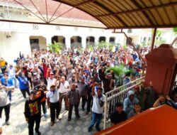 Sidang PKPU Ditunda, Buruh PT PAKERIN Kecewa dan Luapkan Kemarahan di Pengadilan